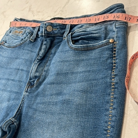 Judy Blue Boyfriend Fit Raw Hem High Waisted Distressed Jeans Medium Wash 15/32 - Picture 16 of 16